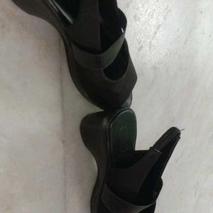 Girls Fancy Matte Black Footwear With Soles...