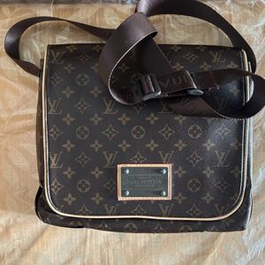 LOUIS VUITTON MONOGRAM PRINT MESSENGER BAG