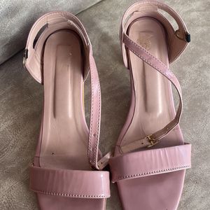 I Am Selling Heels