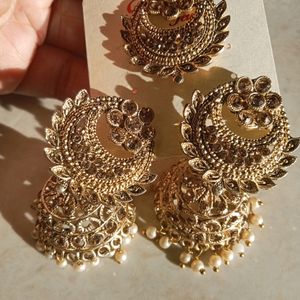 Beautiful Golden Jhumka With Mang Tika