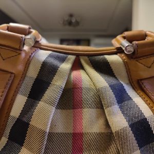 Auth Burberry House Check Pattern Shoulder Bag