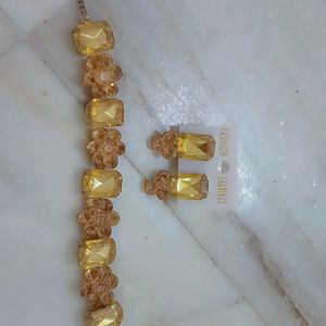 Golden Stone Choker With Tops