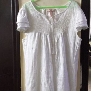 White Stretchy Top/tunic Fits M-L