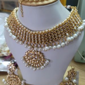 Pearl Necklace With Mang Tika