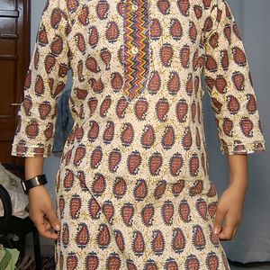 Kurti And Straight Fit Pants