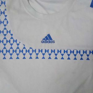 Adidas T-shirt