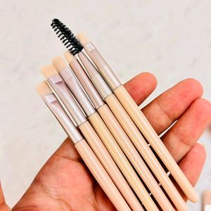 8 Makeup Brushes