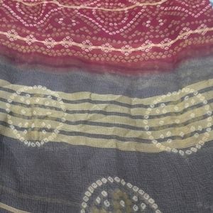 Maroon And Gray Bandhani Saree