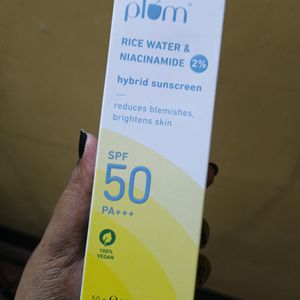 Plum Niacinamide & Rice Water Sunscreen