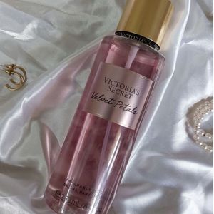 Victoria Secret Velvet Petal Body Mist