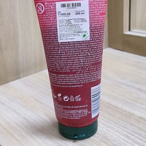 The Body Shop Strawberry Shower Gel & Scrub