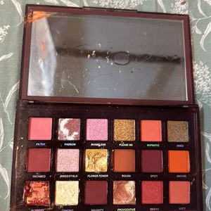 Huda Beauty Naughty Nude Eyeshadow Palette