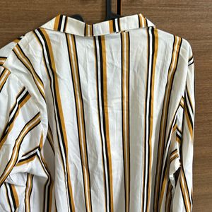 A Pretty Formal Shirt With White Yellow Black