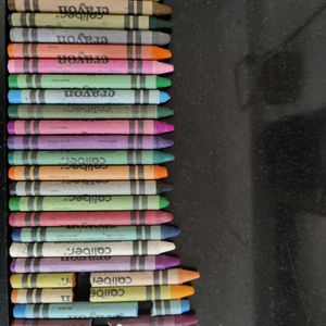 Crayons 25nos With Wooden Pen Stand to Organise