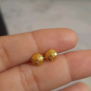 Beautiful New Flower Desine Studs