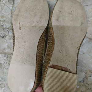 Price Drop... Golden Groom Juttis