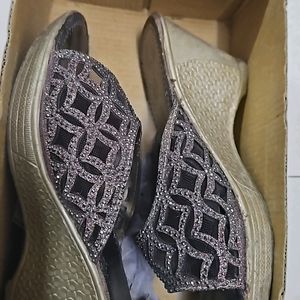 Partywear Ladies Slipper For Festival Seasons