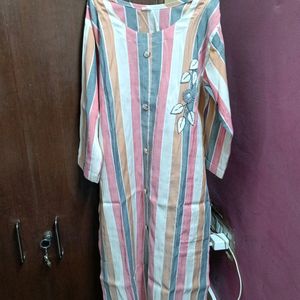 Medium Size Kurta With 3/4th Sleeves Single Kurta