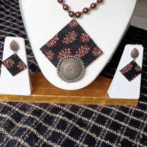 ✅Azrak and black polish jewellery set