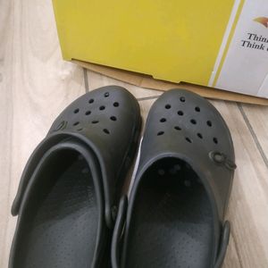 Oofoam Crocs  Size 6