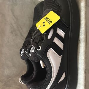 New Black Zaydn Sneakers