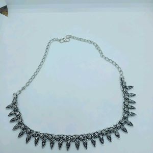 Beautiful Neckpiece With 10pieces Courier Bag FREE