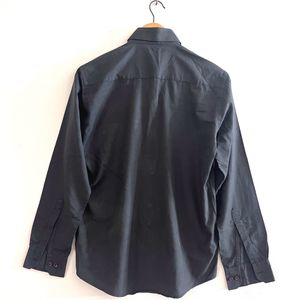 Classic Black Long-Sleeve Button-Up Shirt – Size M