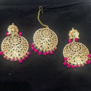 Light Weight Beautiful Earings With Mangtikka