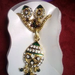 Chain With Pandel And Earing