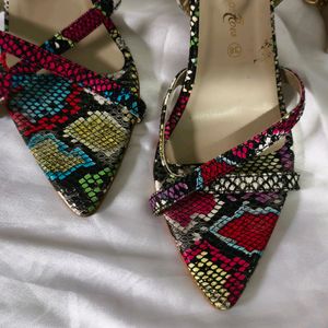 I. MULTI CUTE HEELS