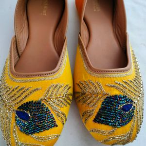 Gold Embroidery juthis (Women's)