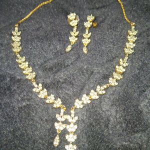 Ad Necklace With Earrings