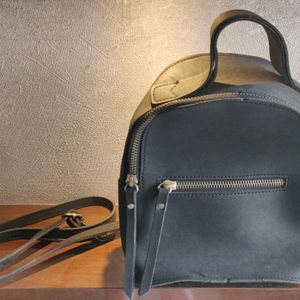 Multipurpose Black Slingbag