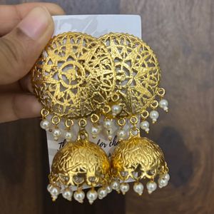 Golden Jhumka With Pearls