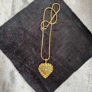 A beautiful set of Gold plated necklace