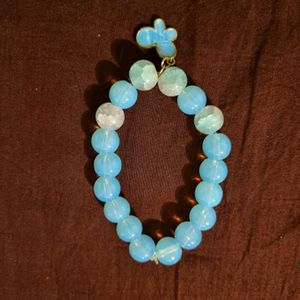 BLUE BEAD BRACELET WITH BUTTERFLY CHARM