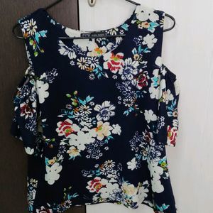 PRICE DROP ⬇️⬇️ ZARA BASIC Floral Top