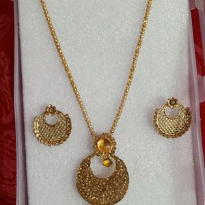 Golden Colour Jwellery Set For Women