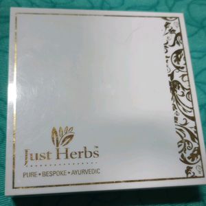 Just Herbs Mattify And Hydrating Compact Powder