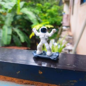 Astronaut Toy With Skateboard 🛹 💫