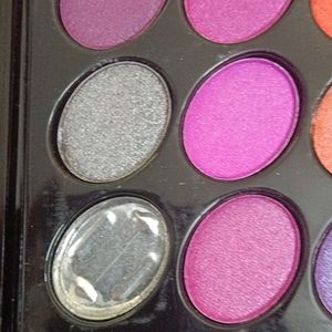 Eyeshadow Palette With Blush