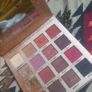 IMAGIC PROFESIONAL COSMETIC eyeshadow pallet.