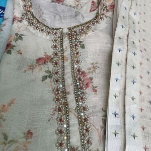 White Floral Embriodery Kurta With Dupatta