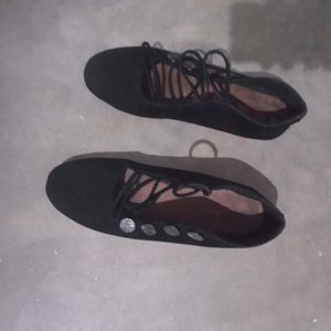 Combo of Women Like New Jooti&Palm Shoes