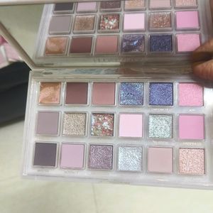 Huda Beauty Rose Quartz Eyeshadow Palette