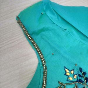 Rama Kurta & Blue Silk Dupatta