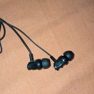 Black Wired Earphone