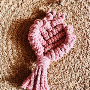 Macrame keychain Heart - Pink