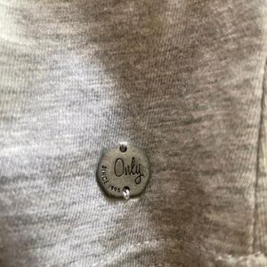 ONLY - Comfortable Grey Graphic T-Shirt