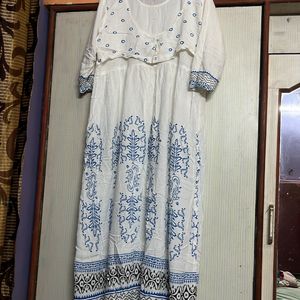 Kurta With Matching White Dupatta